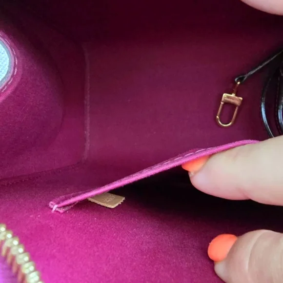 100% authentic Louis Vuitton fuchsia vernis patent leather BREA - Picture 7 of 16